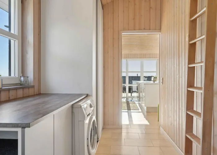 Дом отдыха Lovely With Sea View *