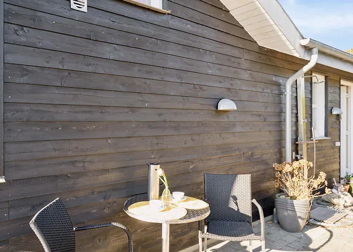 Lovely With Sea View Дом отдыха *