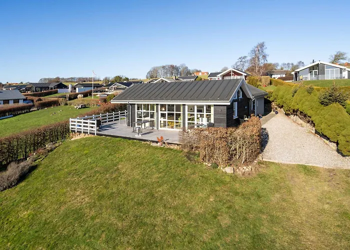 Дом отдыха Lovely With Sea View