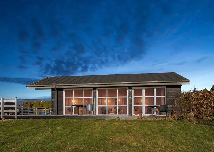 Дом отдыха Lovely With Sea View *