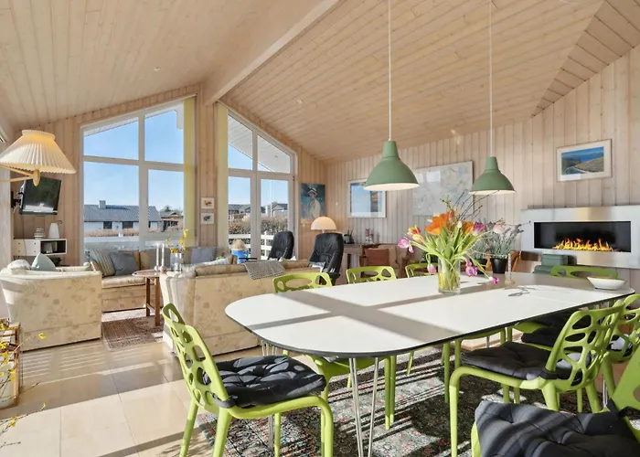 Lovely With Sea View Дом отдыха Фоборг