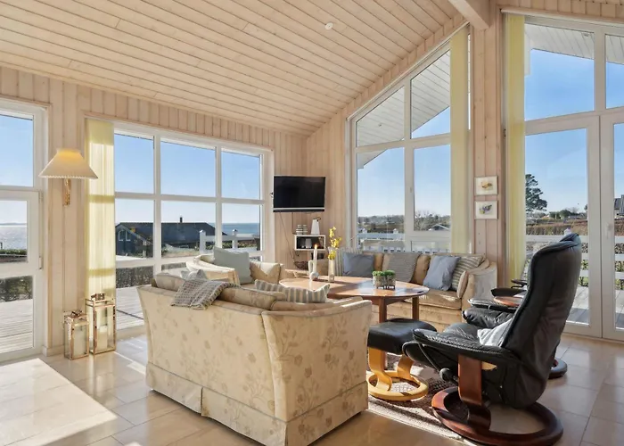 Дом отдыха Lovely With Sea View *